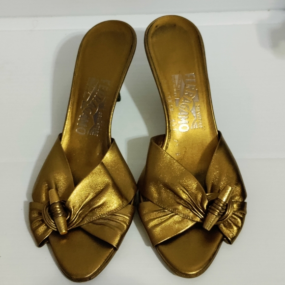 Salvatore Ferragamo Bronze Metallic Leather Kitten Heels Slides Size 7, 5 - Picture 1 of 15
